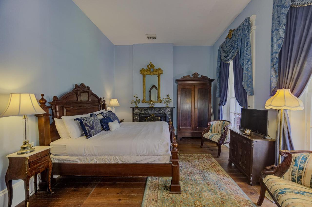 Deluxe Queen Room,1589759219:JPEG