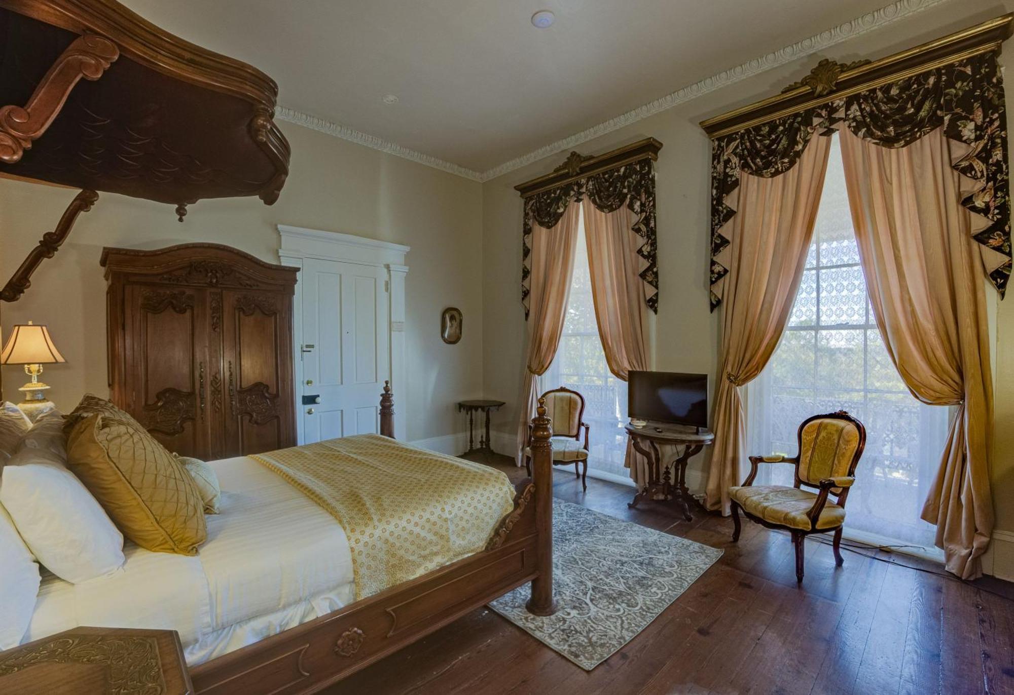 Deluxe Double Room,1589759218:JPEG